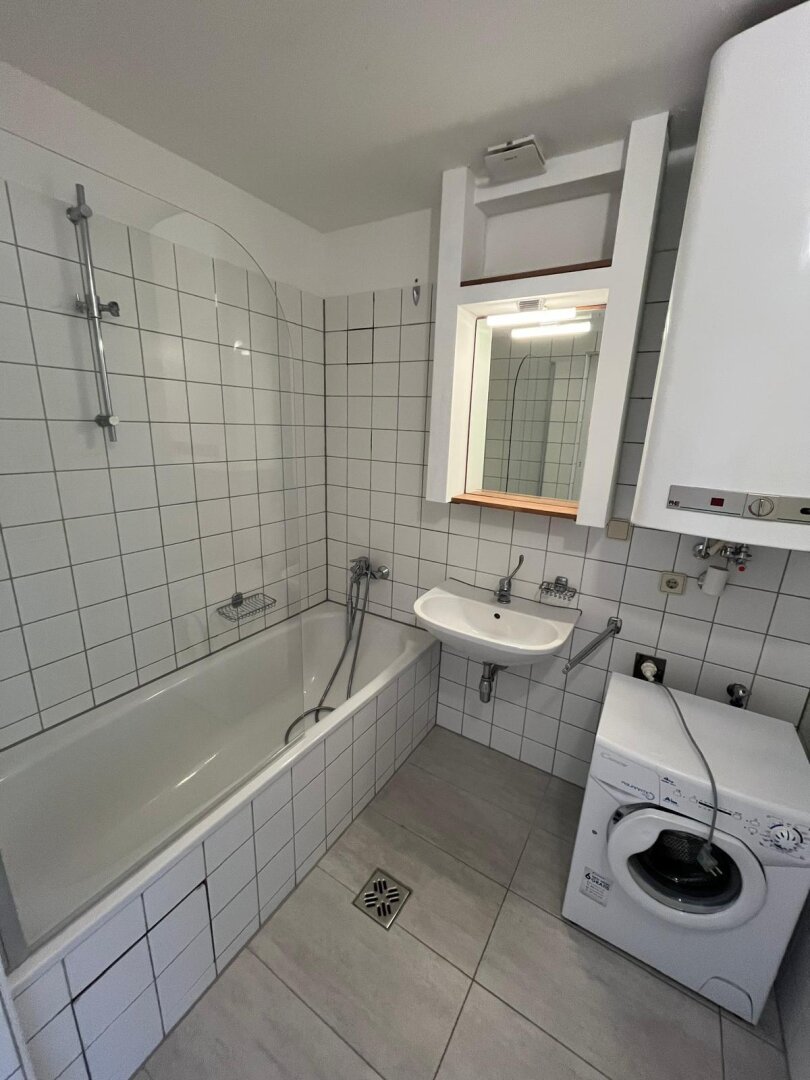 Auffallend exzellente Dachgeschoßwohnung nähe KF-Uni zu vermieten (WG möglich)!