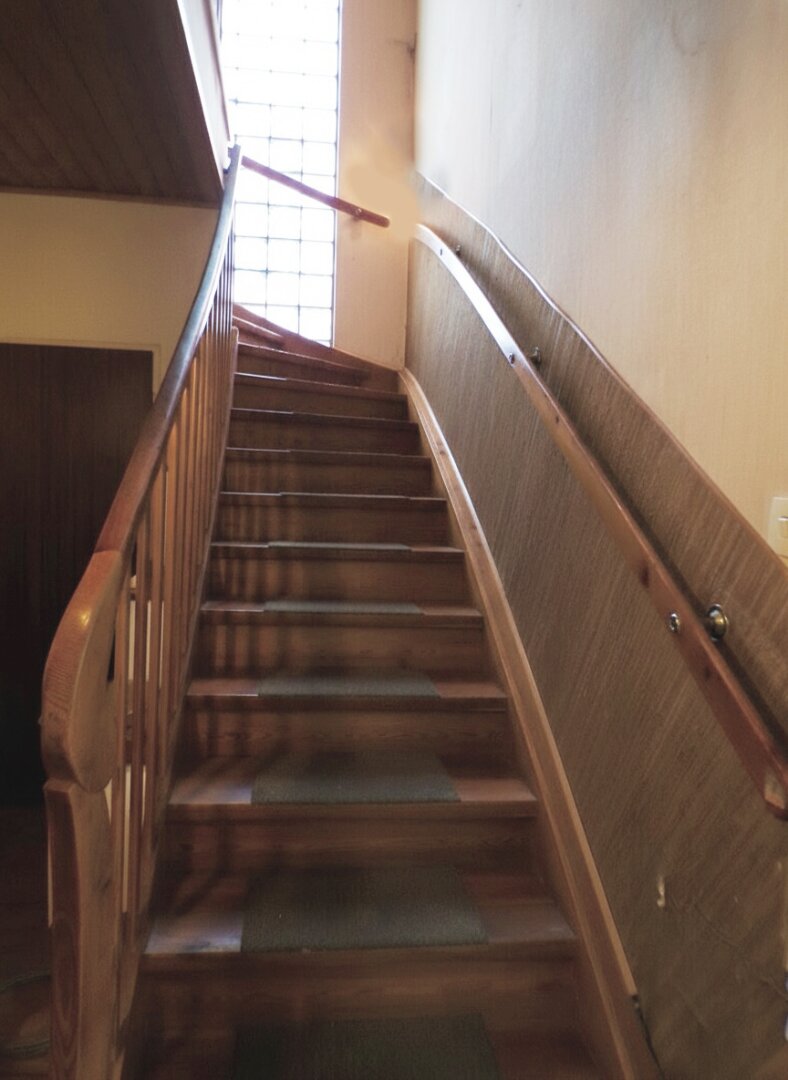 Stiegenaufgang ins Obergeschoß