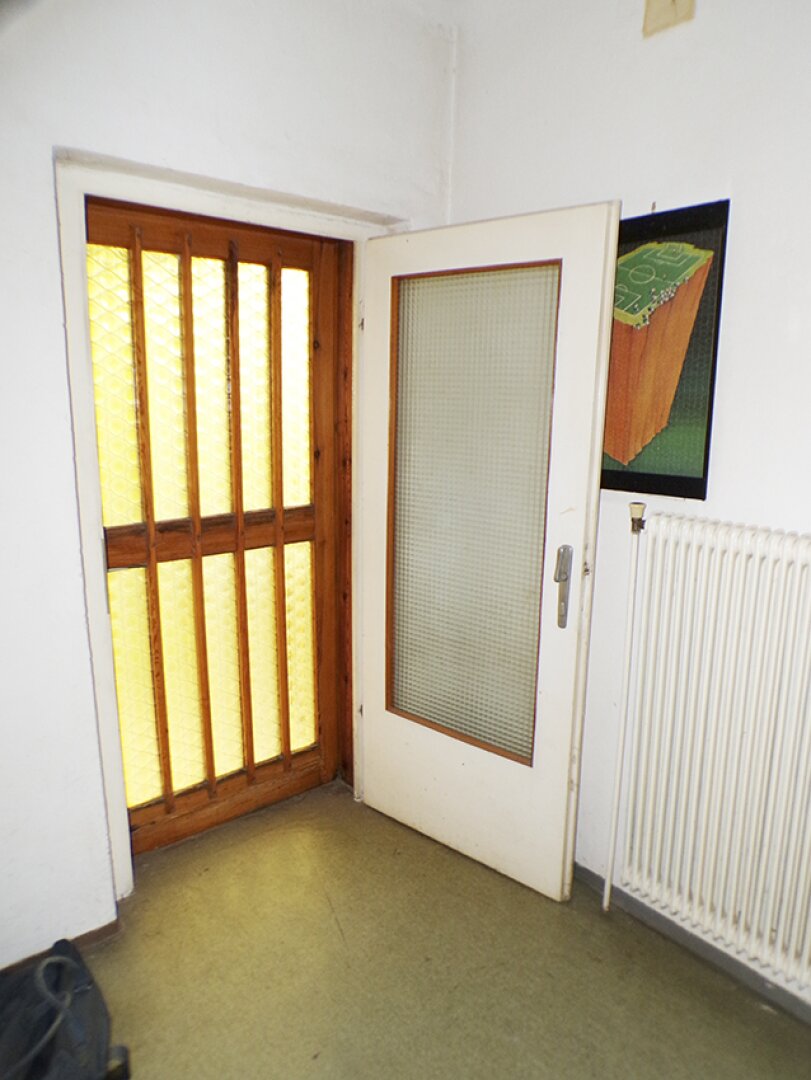 Linke Hälfte: Eingangsbereich