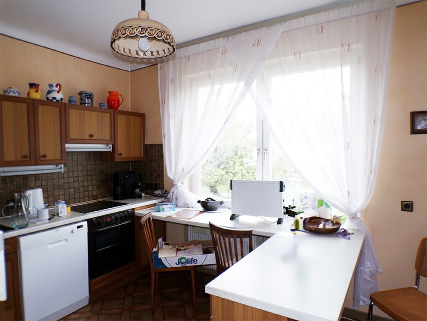 Rechte Hälfte: Wohnküche