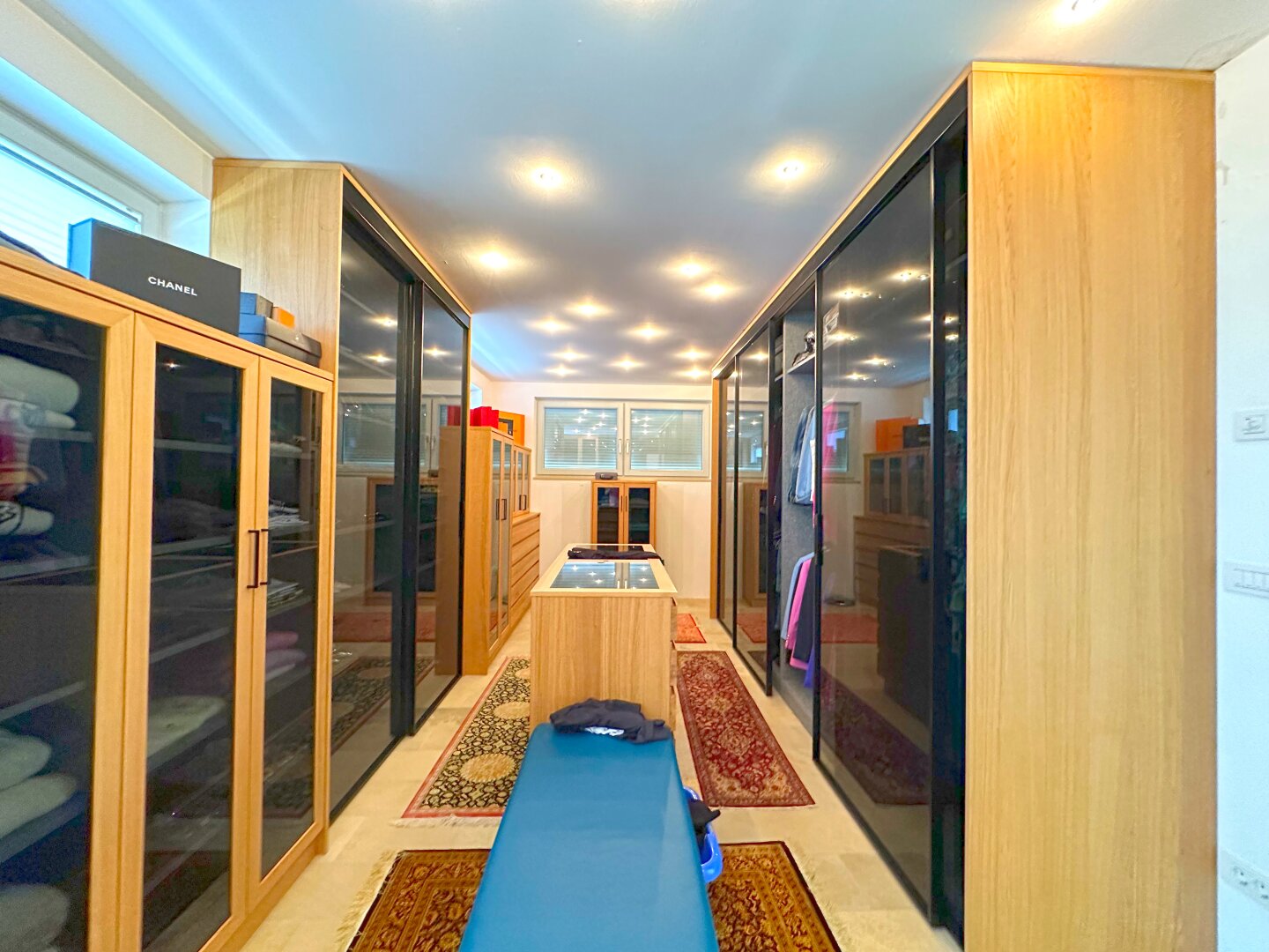 Schrankraum beim Master Bedroom