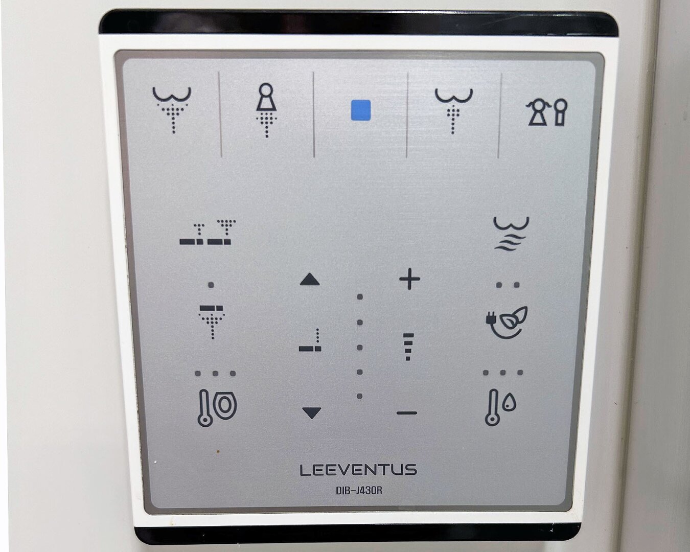Neues, hoch technisch ausgestattetes Ferienhaus direkt am Wasser!
