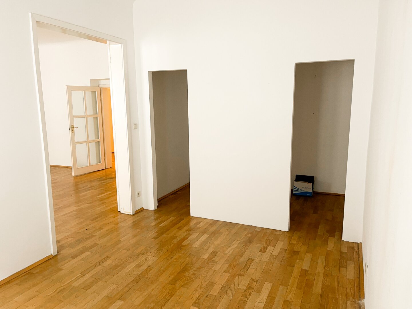 Büroraum 2 / Besprechungszimmer