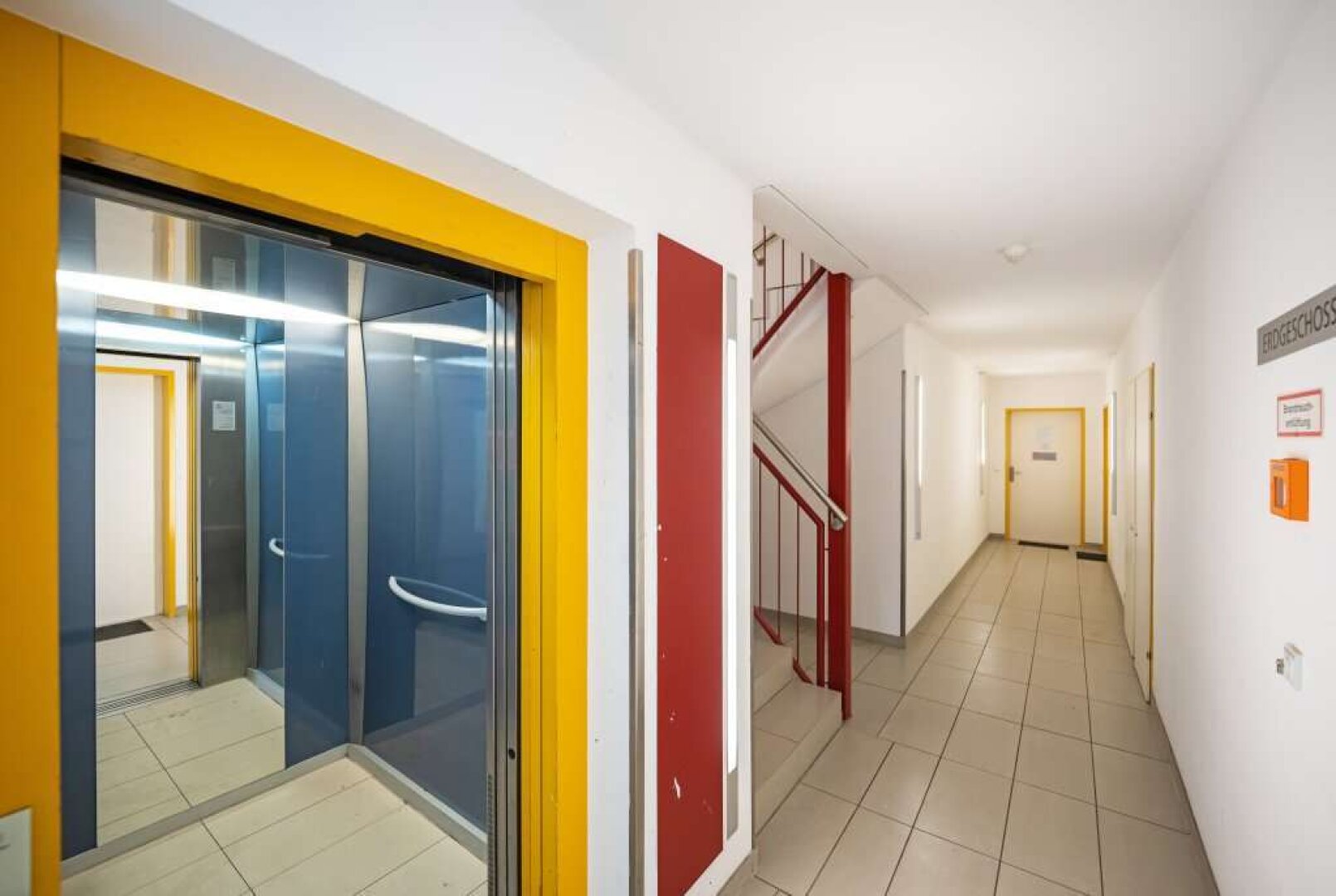 Lift und Stiegenhaus