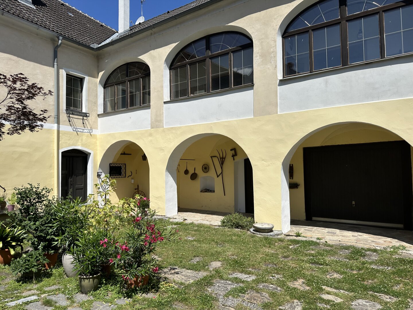Großzügiges Haus mit Potenzial in guter Lage von Furth bei Göttweig