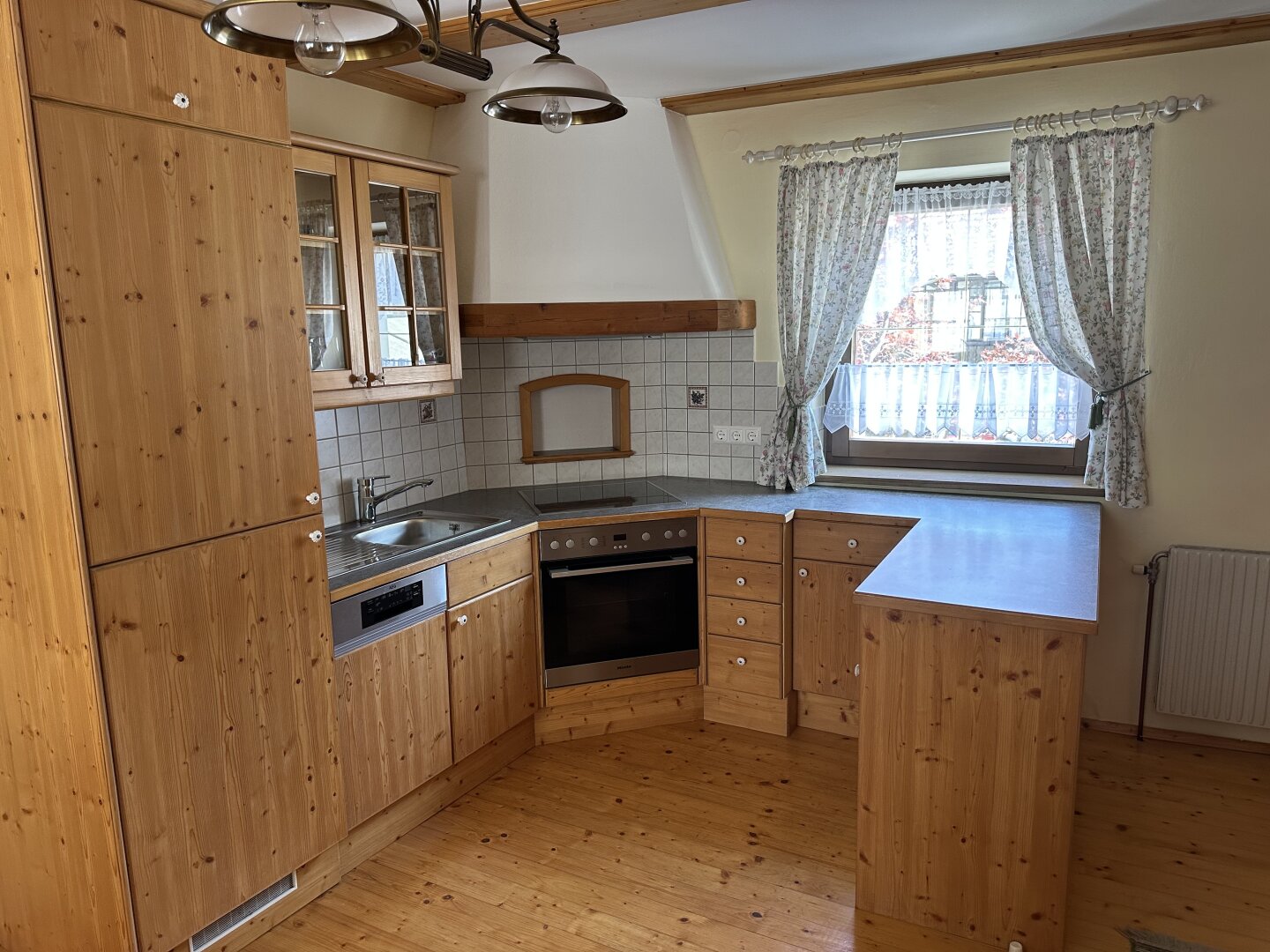 Großzügiges Haus mit Potenzial in guter Lage von Furth bei Göttweig