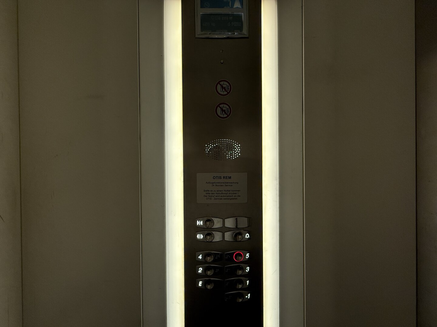Moderner Personenlift