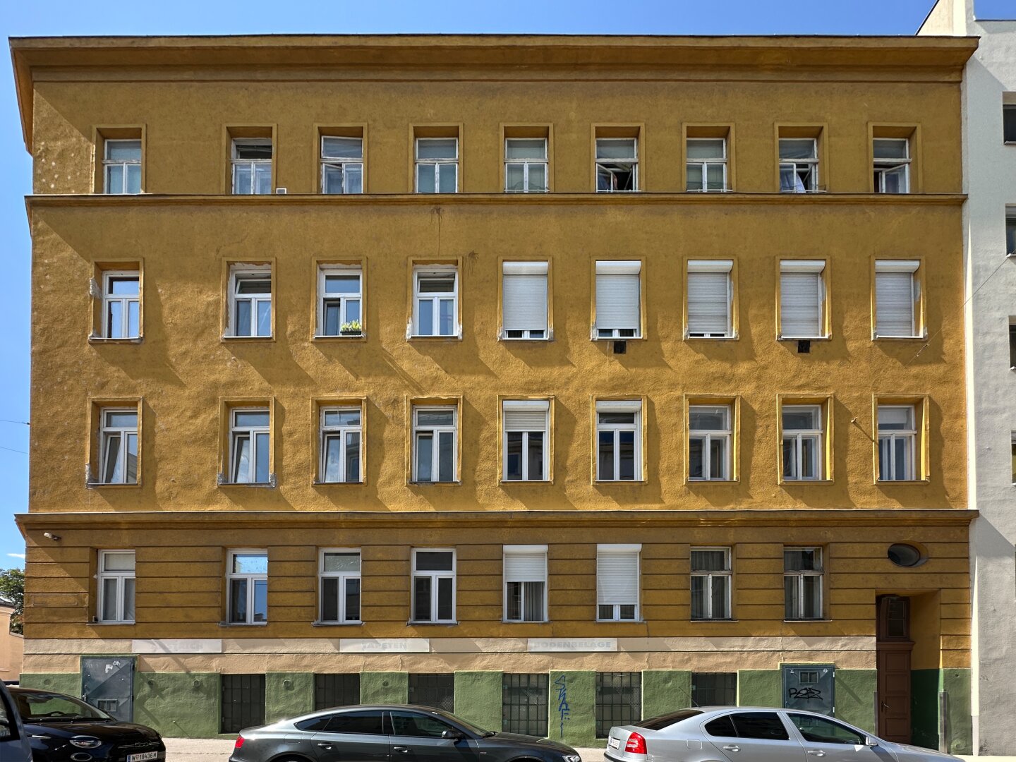 U1-Nähe: Mehrheitsanteil inkl. Rohdachboden mit Parkblick