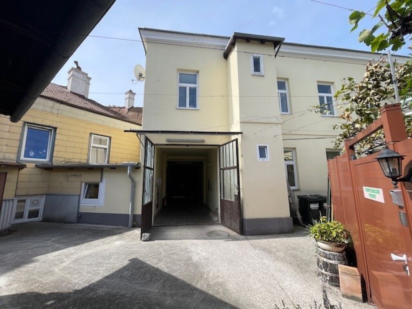 Attraktives Zinshaus in Mödling: Renditeobjekt mit 657,42 m² für 698.000 €!