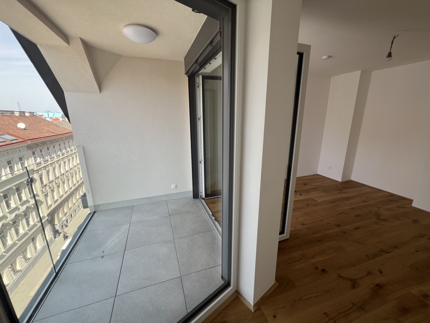 2.Loggia und Zimmer mit Loggia