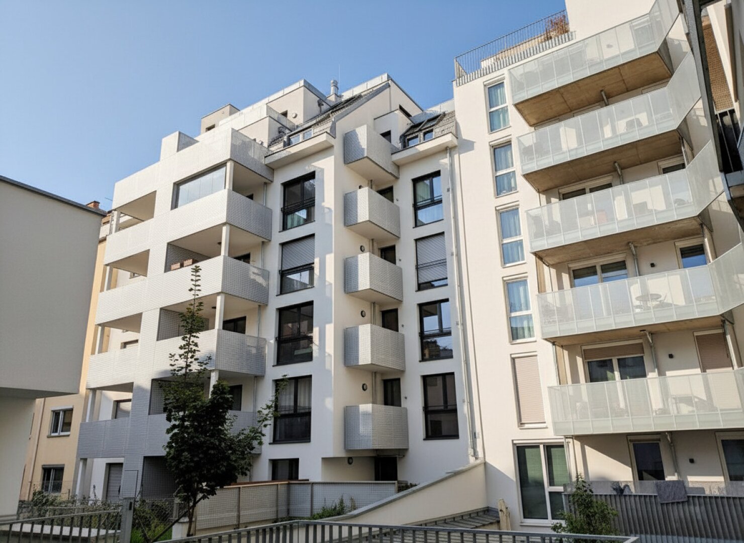 Neuwertige 4-Zimmer-Wohnung mit Garagenplatz & Terrasse