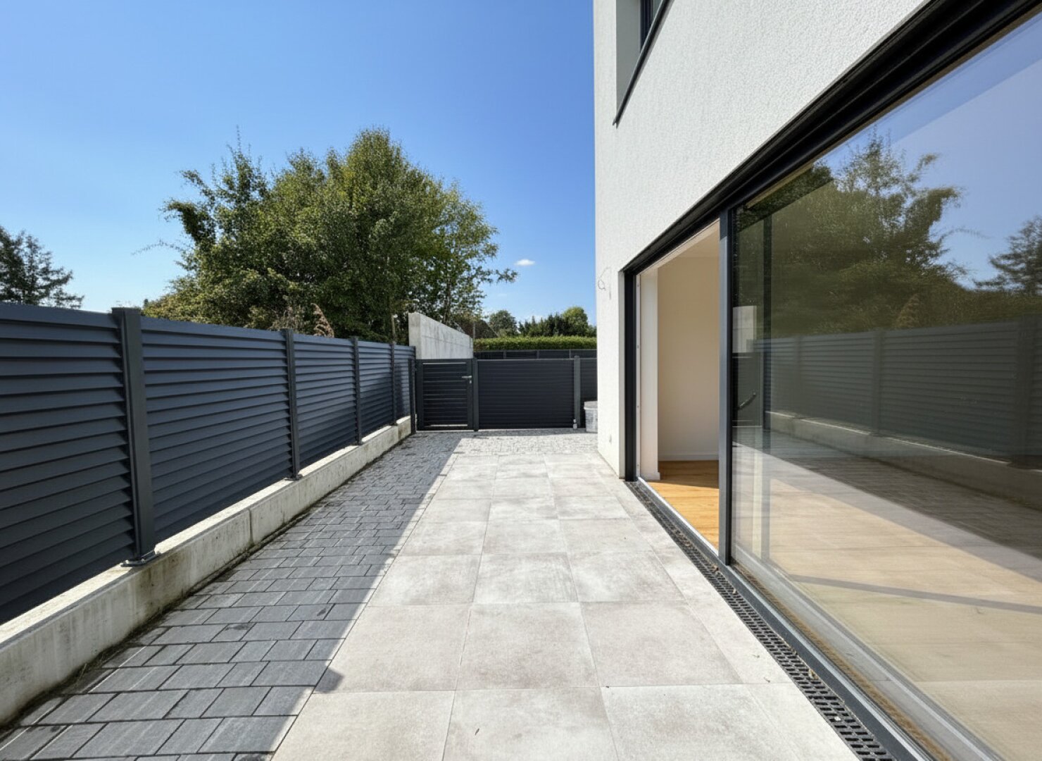 Große südseitige Terrasse