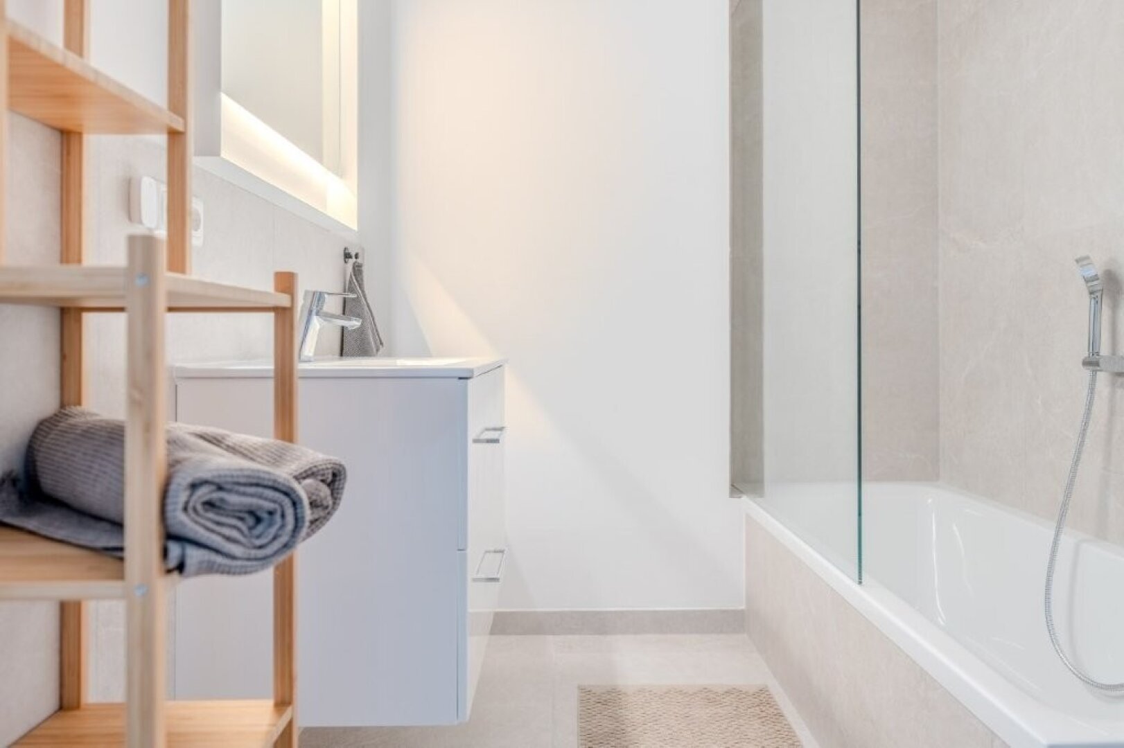 Stilvolle Neubauwohnung mit Balkon in schöner Wohnlage