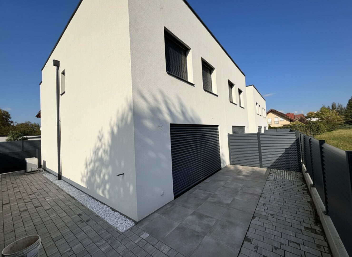 Moderne Doppelhaushälfte mit großen Terrassen & Top Ausstattung!