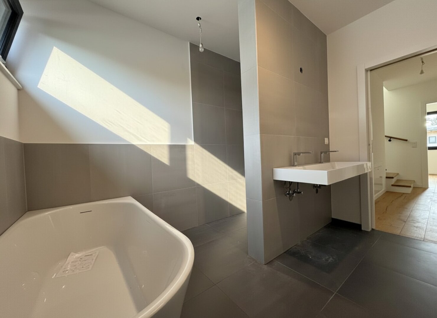 Badewannd und Walk-In Dusche