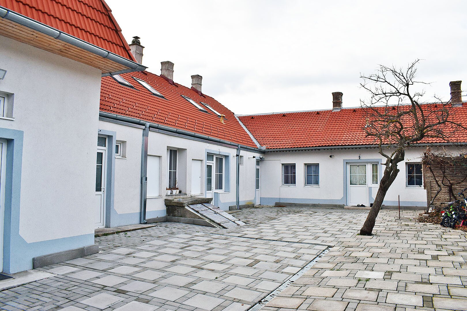 Mehrfamilienhaus mit 4 Wohnungen in verschiedenen Größen.
