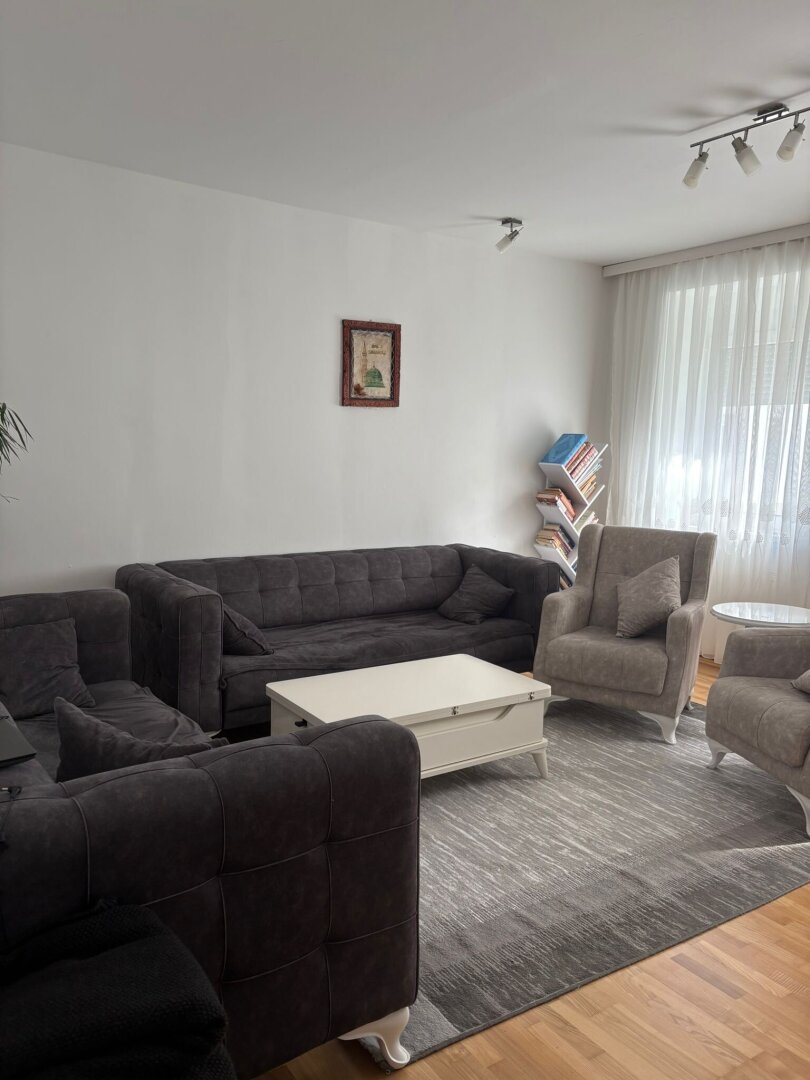 Mehrfamilienhaus mit 4 Wohnungen in verschiedenen Größen.