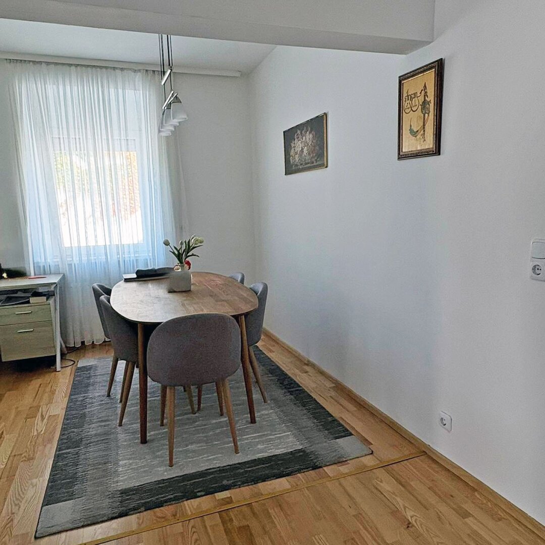 Mehrfamilienhaus mit 4 Wohnungen in verschiedenen Größen.
