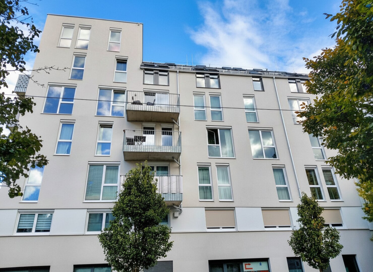 Büro bzw. Praxis mit Garagenplatz