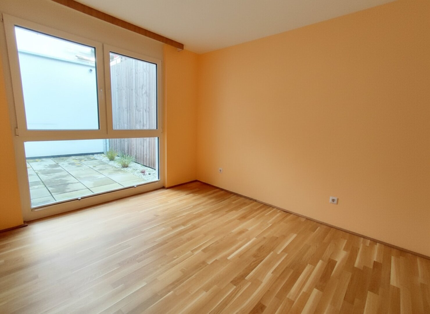Büro bzw. Praxis mit Garagenplatz