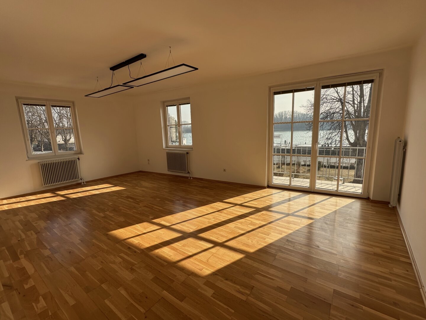 5-ZIMMER MIETWOHNUNG IN SCHÖNER LAGE VON KREMS-STEIN MIT BALKON UND DONAUBLICK