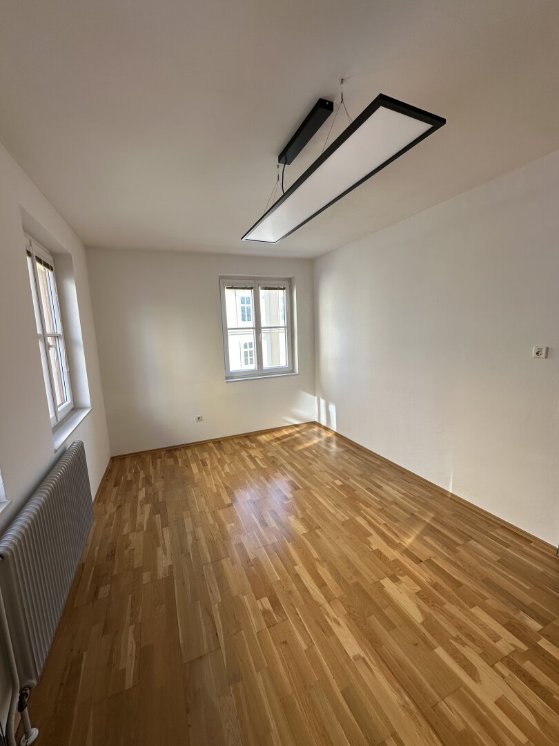 5-ZIMMER MIETWOHNUNG IN SCHÖNER LAGE VON KREMS-STEIN MIT BALKON UND DONAUBLICK