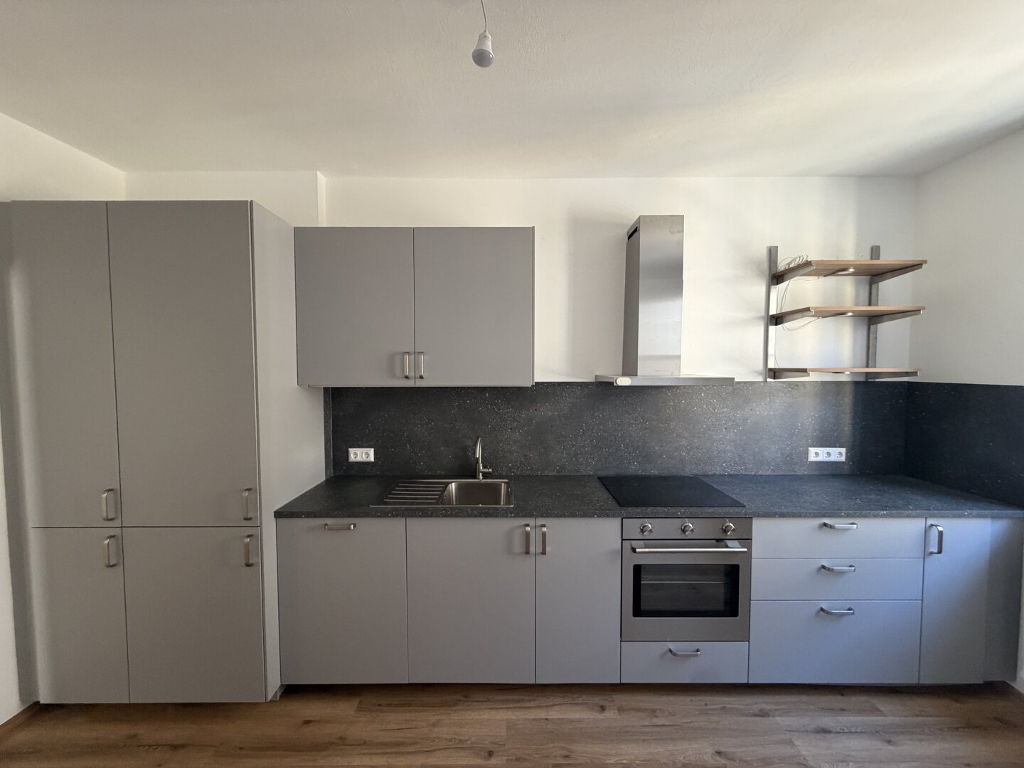 5-ZIMMER MIETWOHNUNG IN SCHÖNER LAGE VON KREMS-STEIN MIT BALKON UND DONAUBLICK