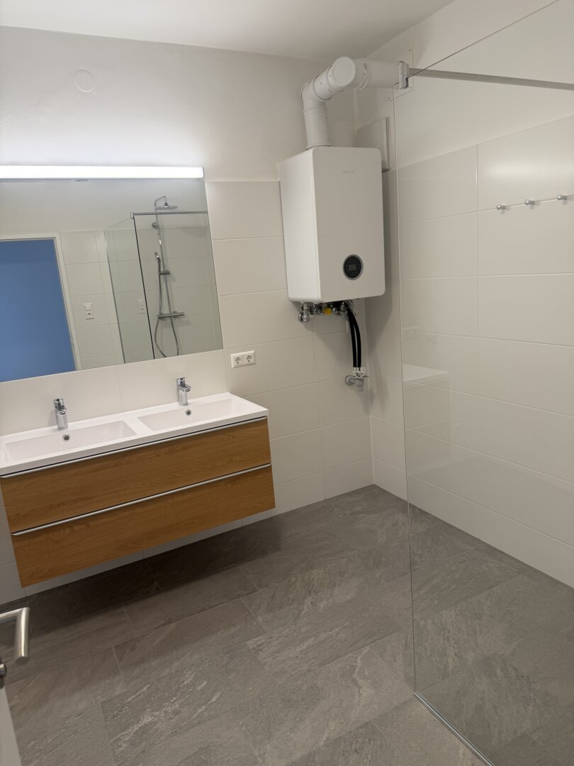 5-ZIMMER MIETWOHNUNG IN SCHÖNER LAGE VON KREMS-STEIN MIT BALKON UND DONAUBLICK