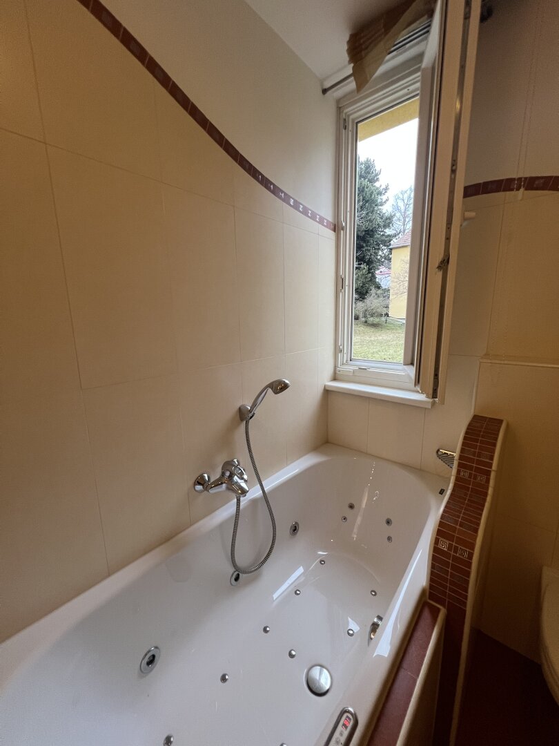 Wanne mit Massagedüsen