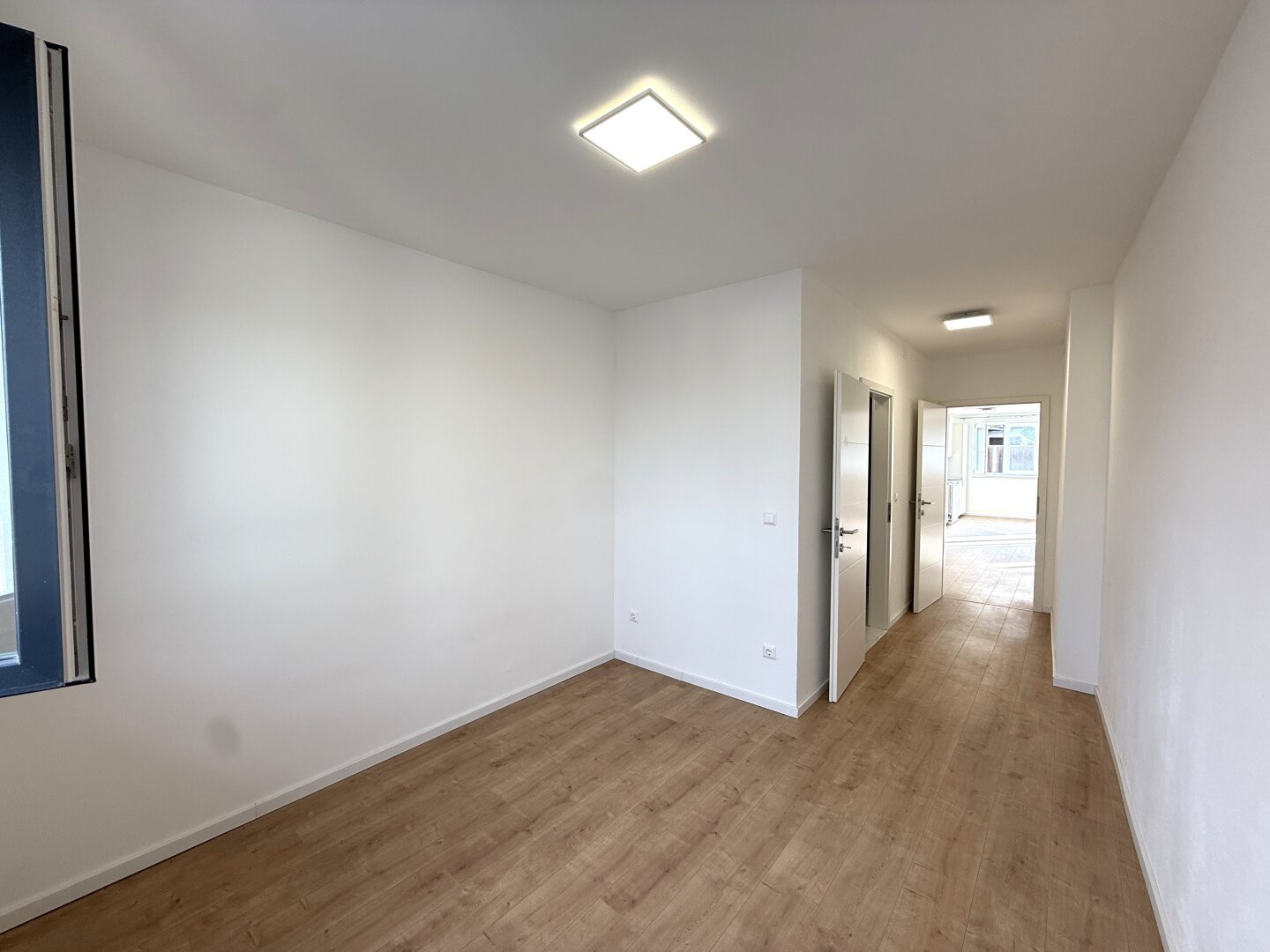 Schlafzimmer mit en-Suite-Badezimmer