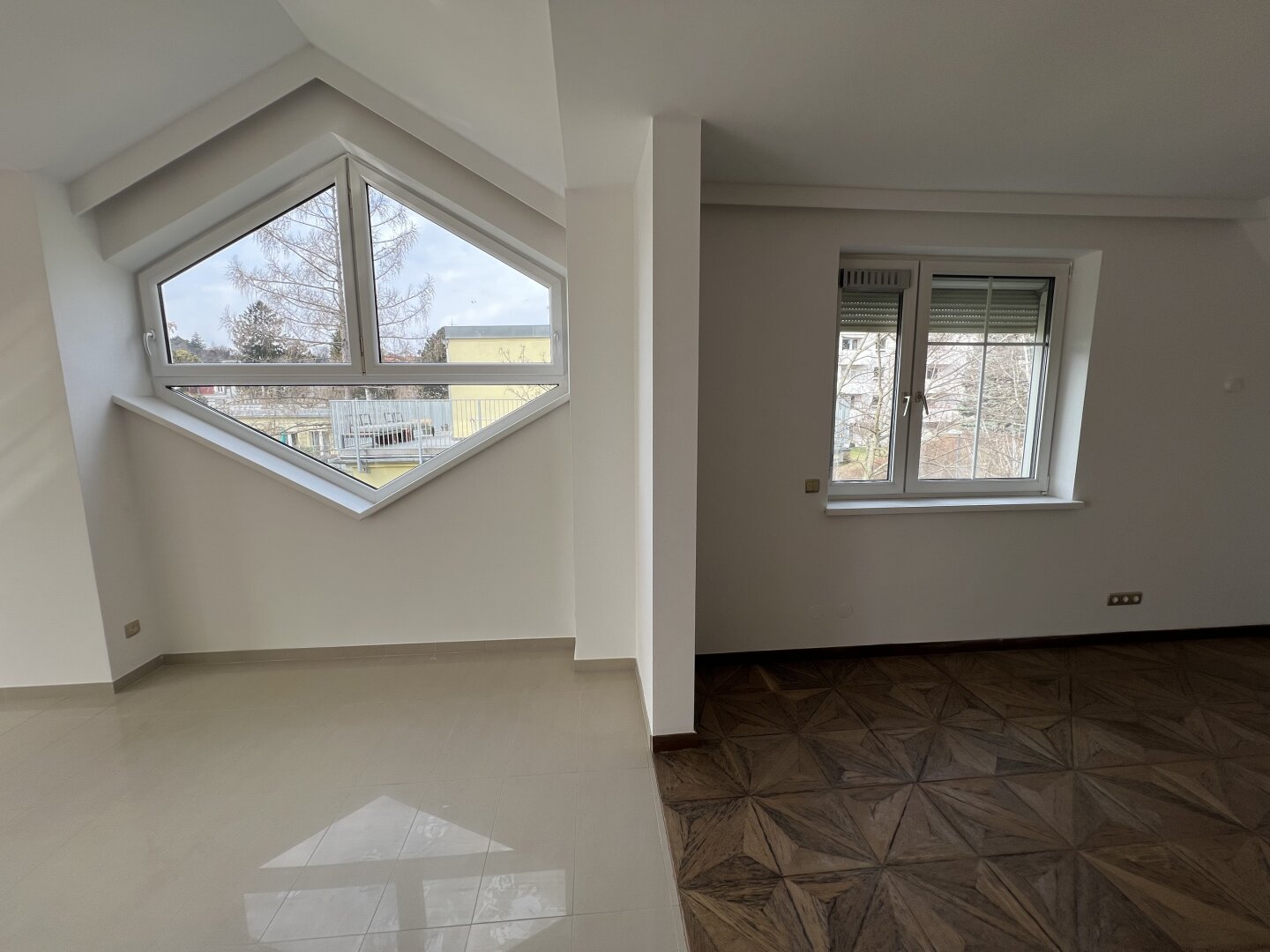 Wohnzimmer und offenes Zimmer
