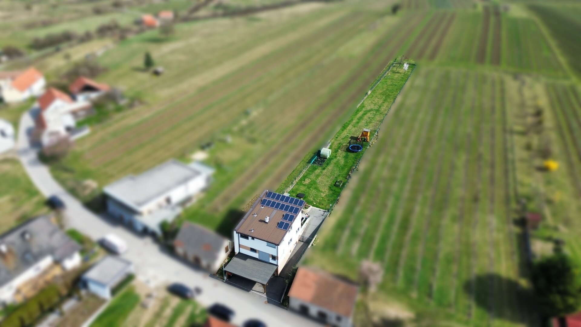 Modernes Einfamilienhaus - mitten in den Weinbergen