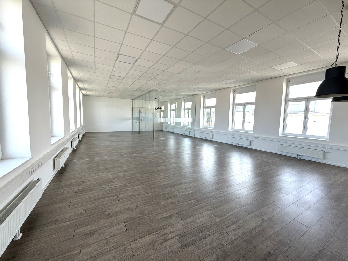 Bürofläche mit Glasfaseranschlüssen