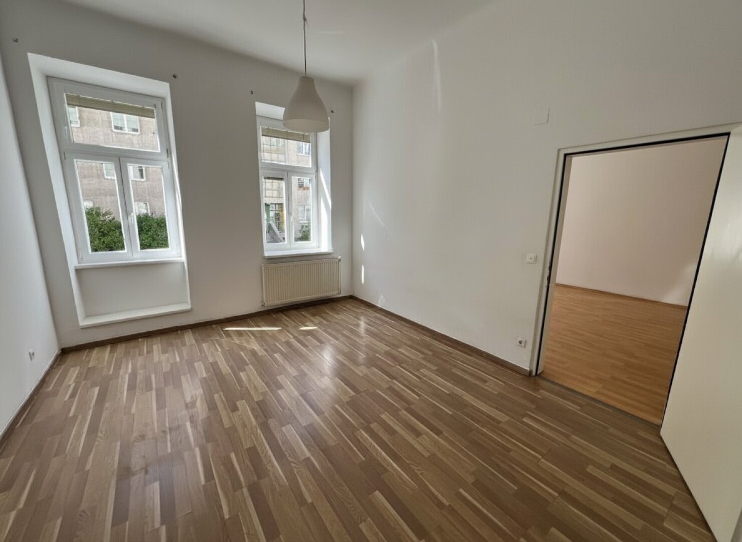 zwei sonnige Zimmer im Erdgeschoss