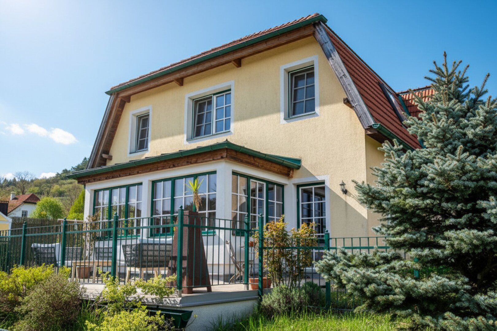 Ansicht West-Terrasse und Wintergarten