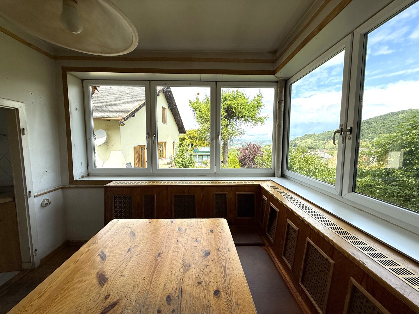 Essbereich mit Ausblick über das Kremstal