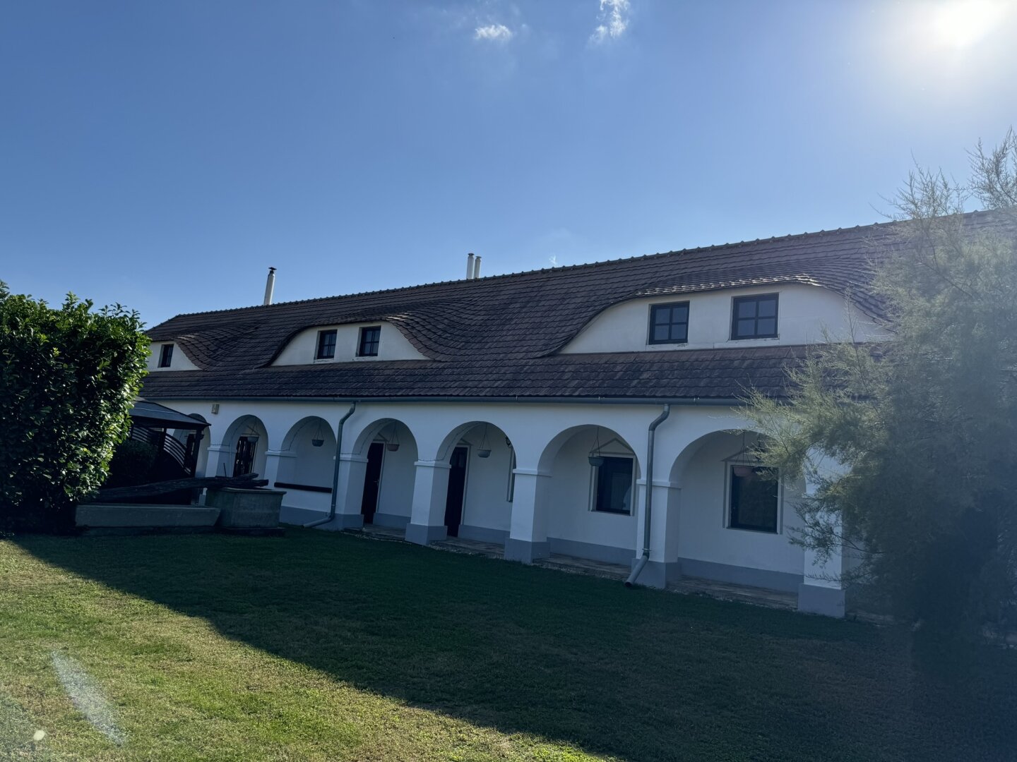 Einzigartiges repräsentatives Wohnhaus mit großer Bau- und landwirtschaftlicher Fläche