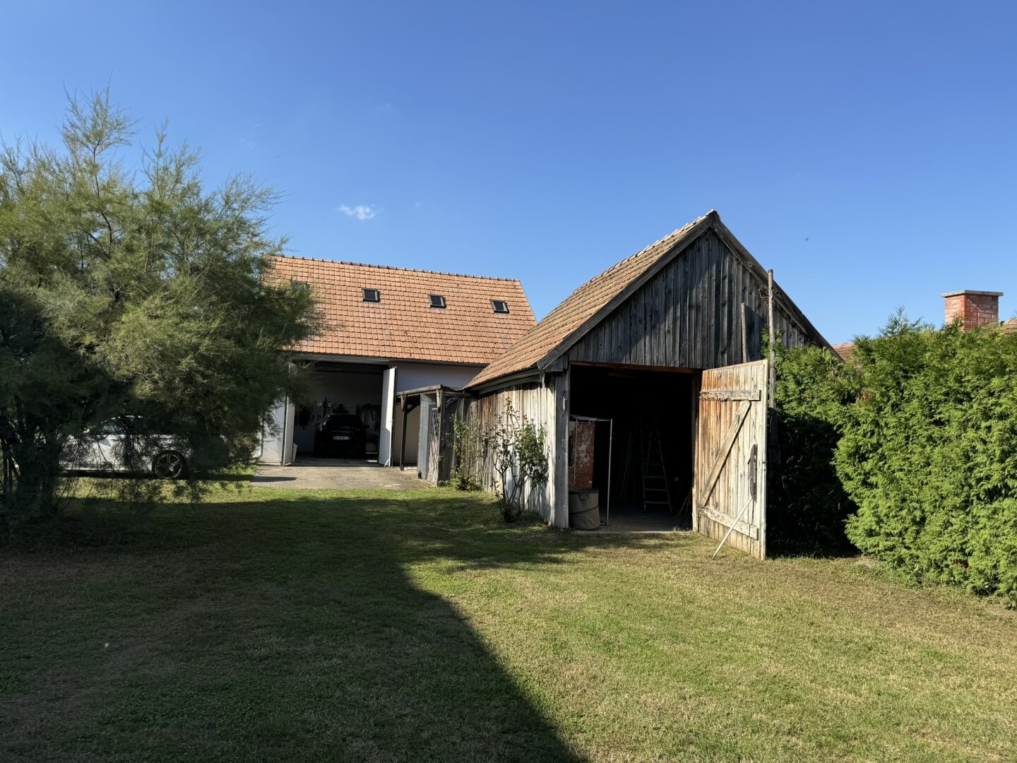 Einzigartiges repräsentatives Wohnhaus mit großer Bau- und landwirtschaftlicher Fläche