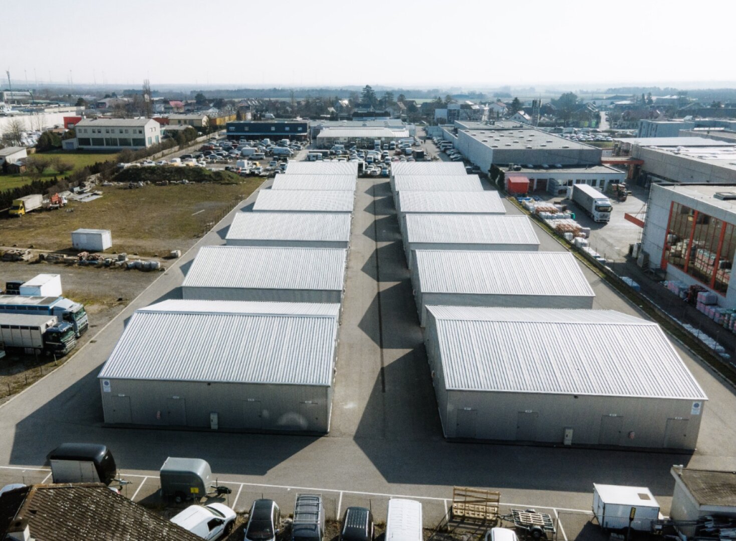 Top Gewerbeimmobilie in Hagenbrunn – 104 Garagenboxen + 4 Gewerbehäuser