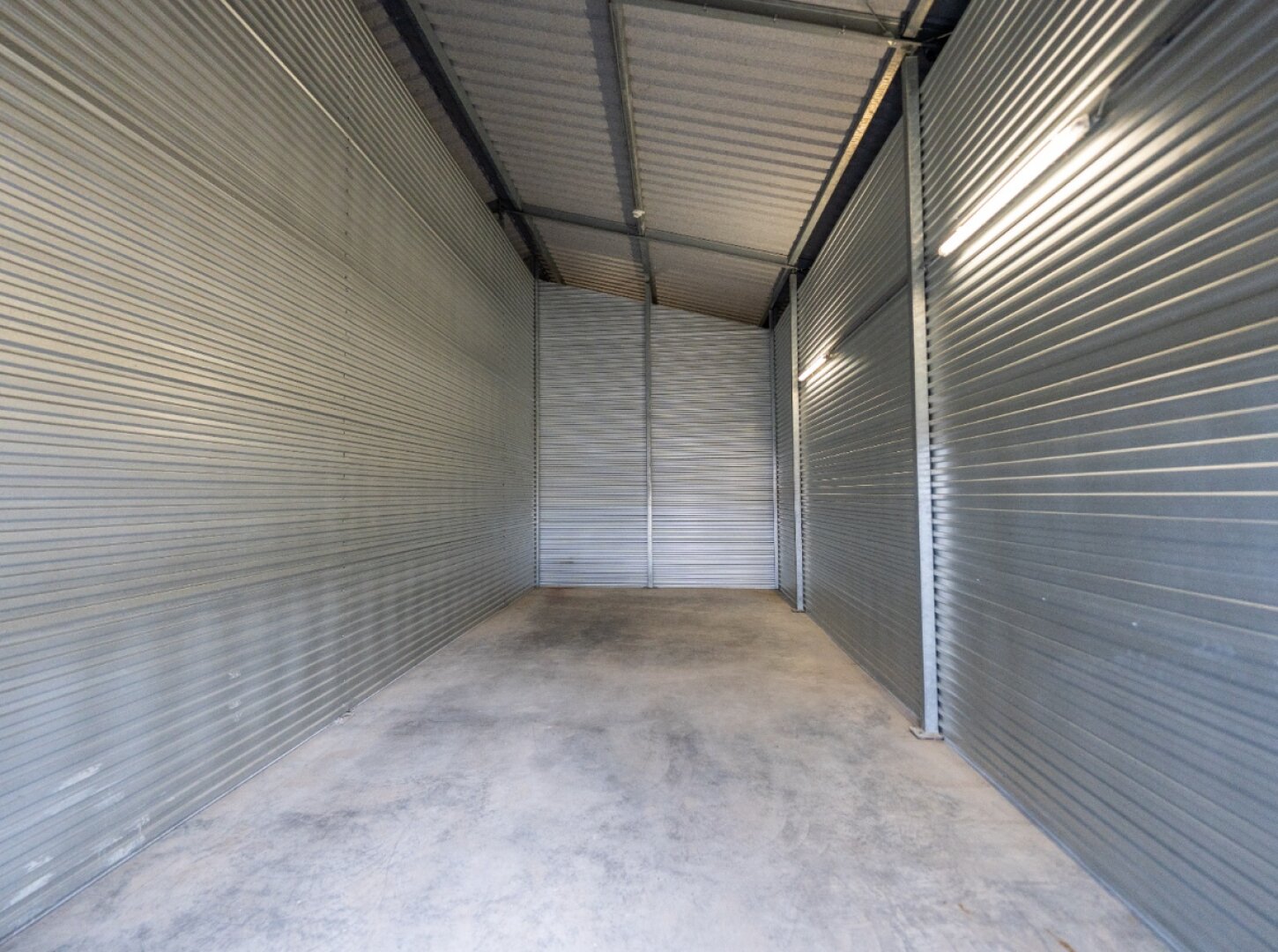 Top Gewerbeimmobilie in Hagenbrunn – 104 Garagenboxen + 4 Gewerbehäuser