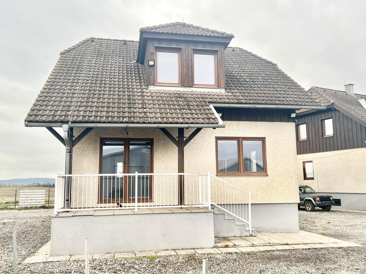 Top Gewerbeimmobilie in Hagenbrunn – 104 Garagenboxen + 4 Gewerbehäuser