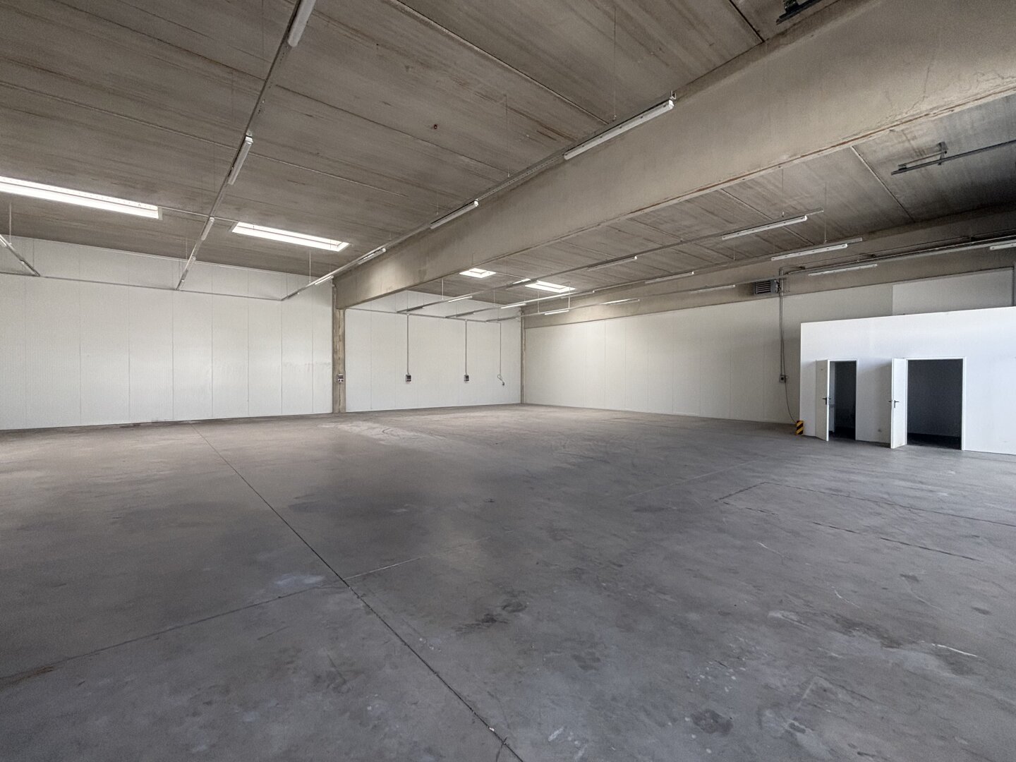 Moderne Industriehalle 432m² in 2242 Prottes