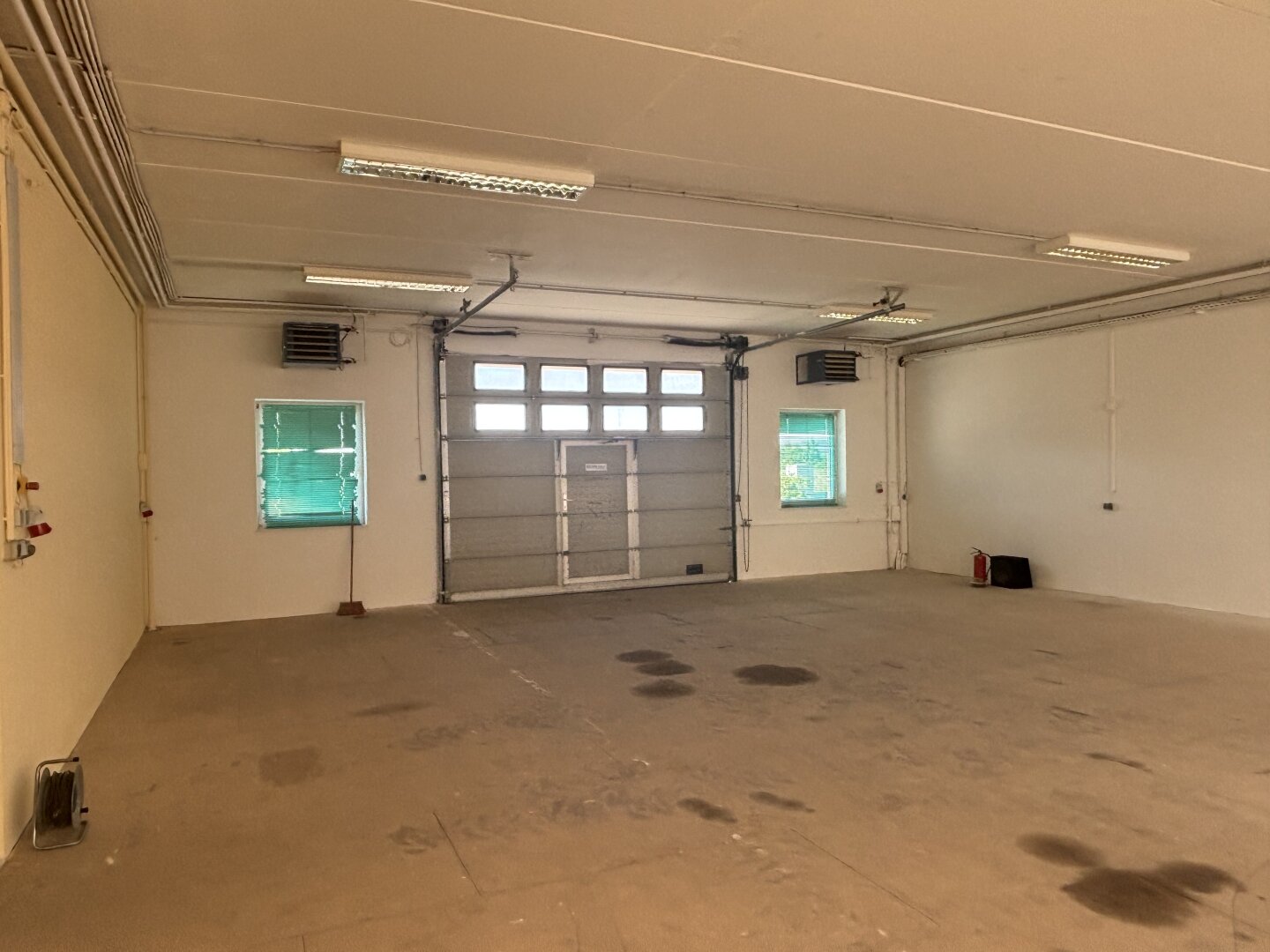 Gewerbehalle mit Büro/Arbeiterquartier in Hagenbrunn!