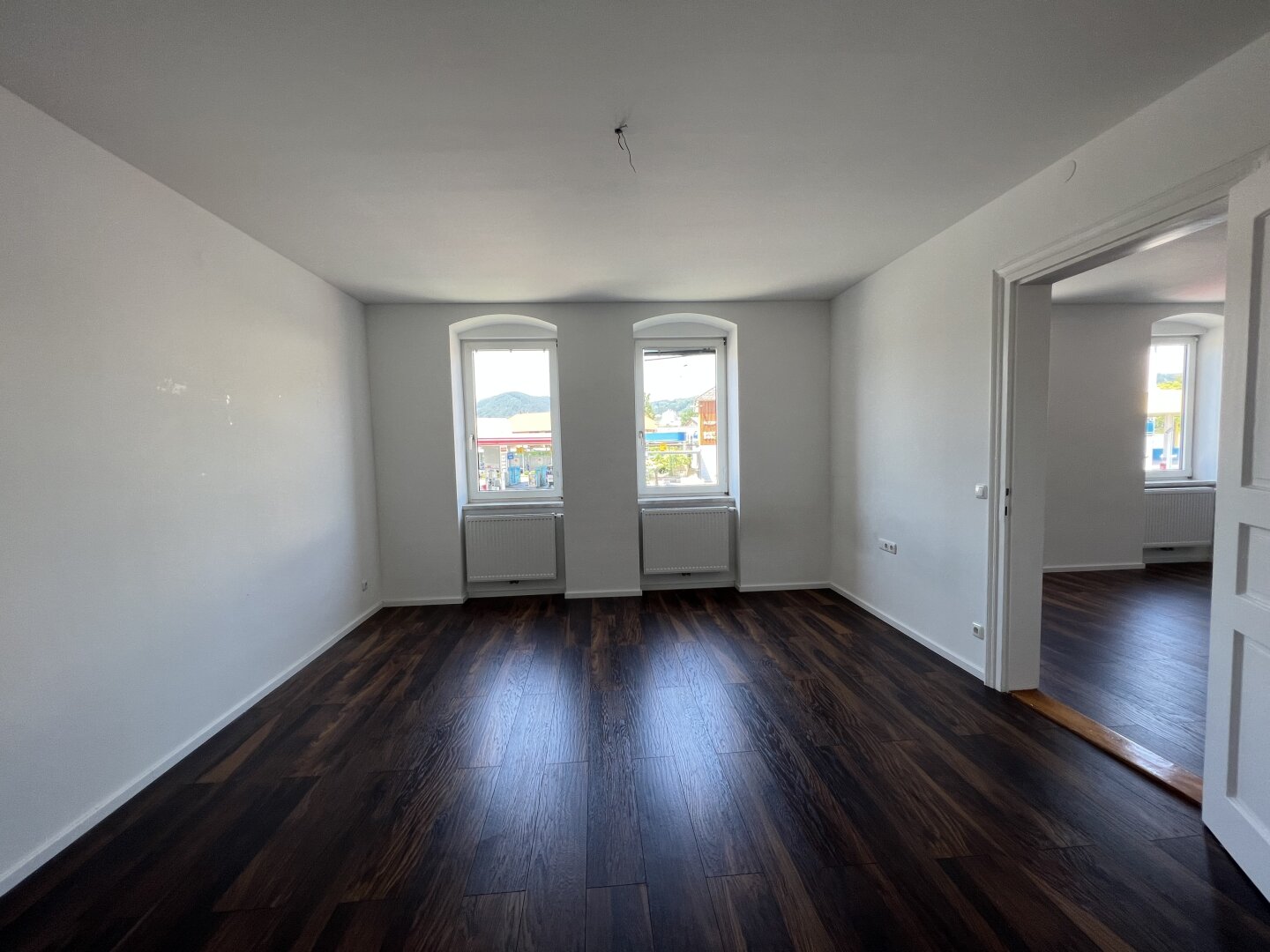 Helle 2,5 Zimmer Wohnung mit Einbauküche und Balkon !