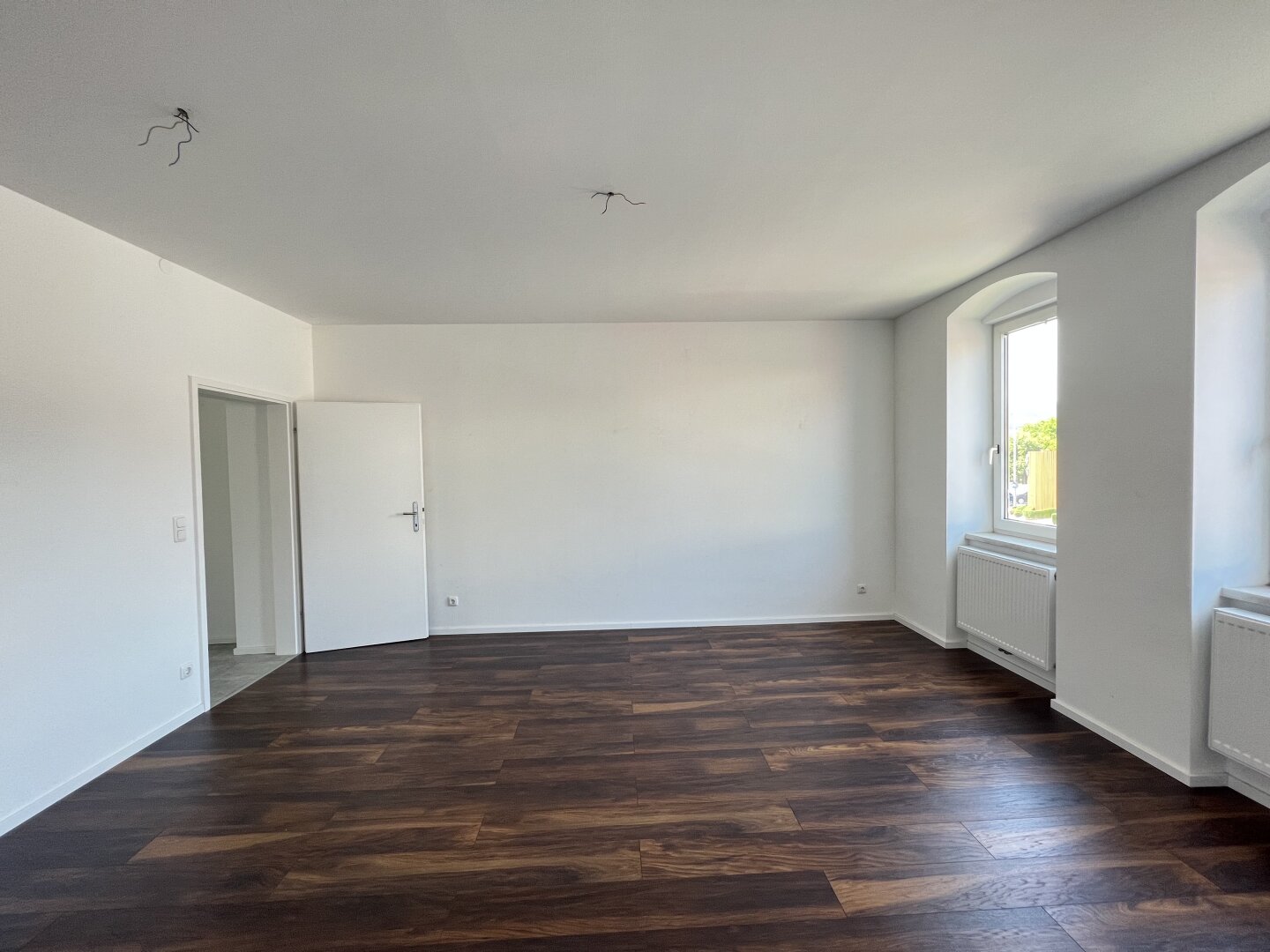 Helle 2,5 Zimmer Wohnung mit Einbauküche und Balkon !