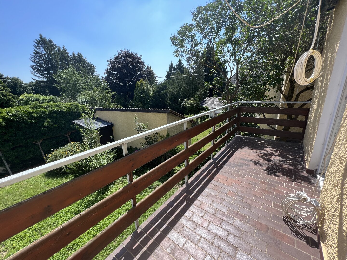 Helle 2,5 Zimmer Wohnung mit Einbauküche und Balkon !