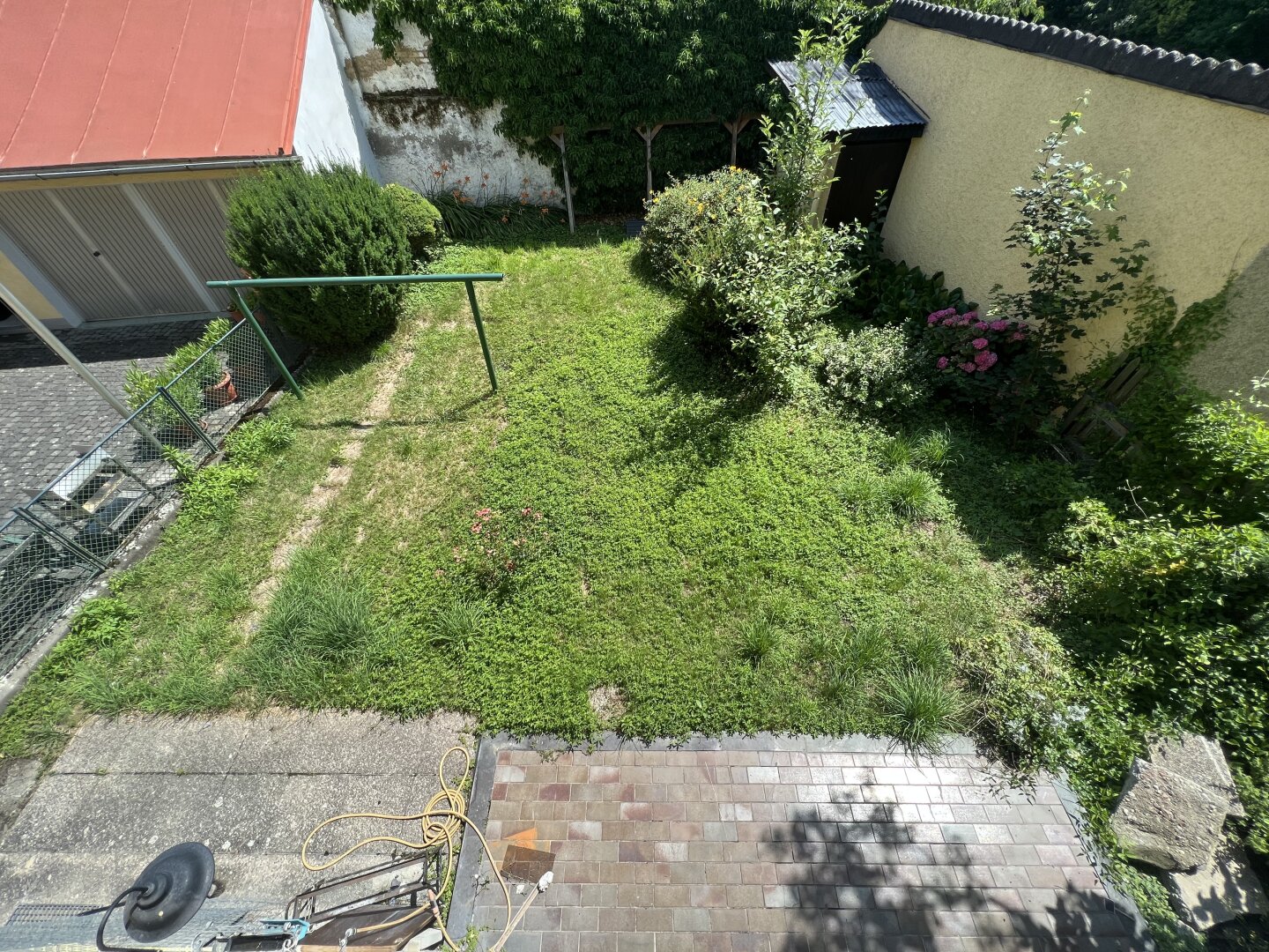 Helle 2,5 Zimmer Wohnung mit Einbauküche und Balkon !