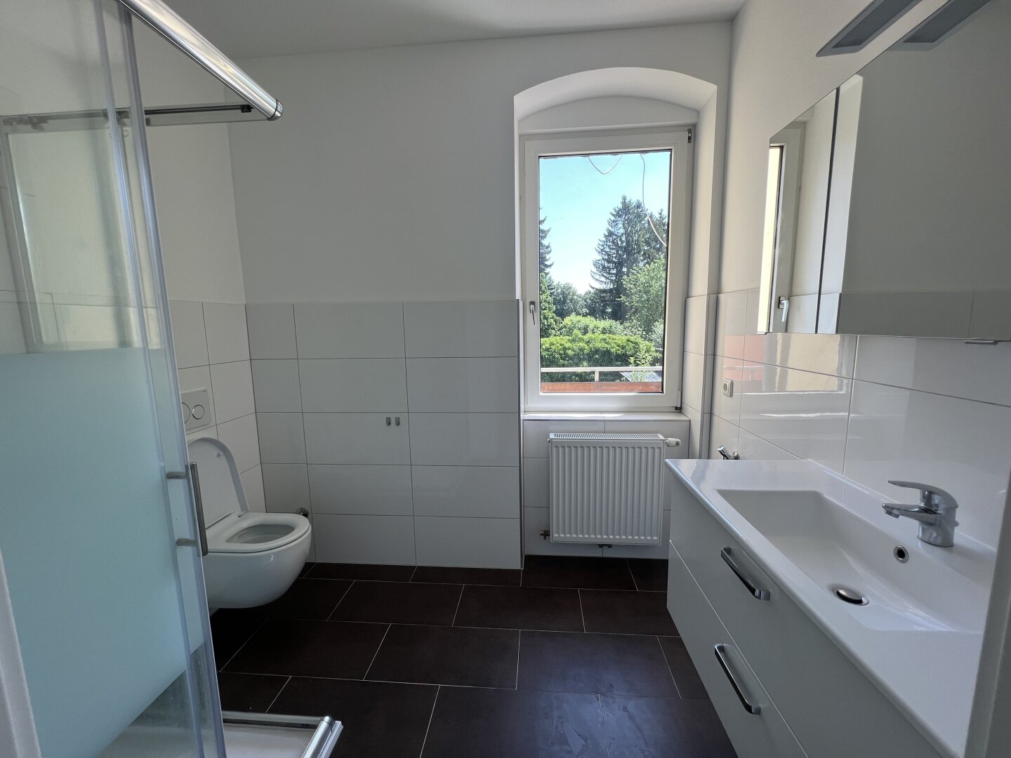 Helle 2,5 Zimmer Wohnung mit Einbauküche und Balkon !