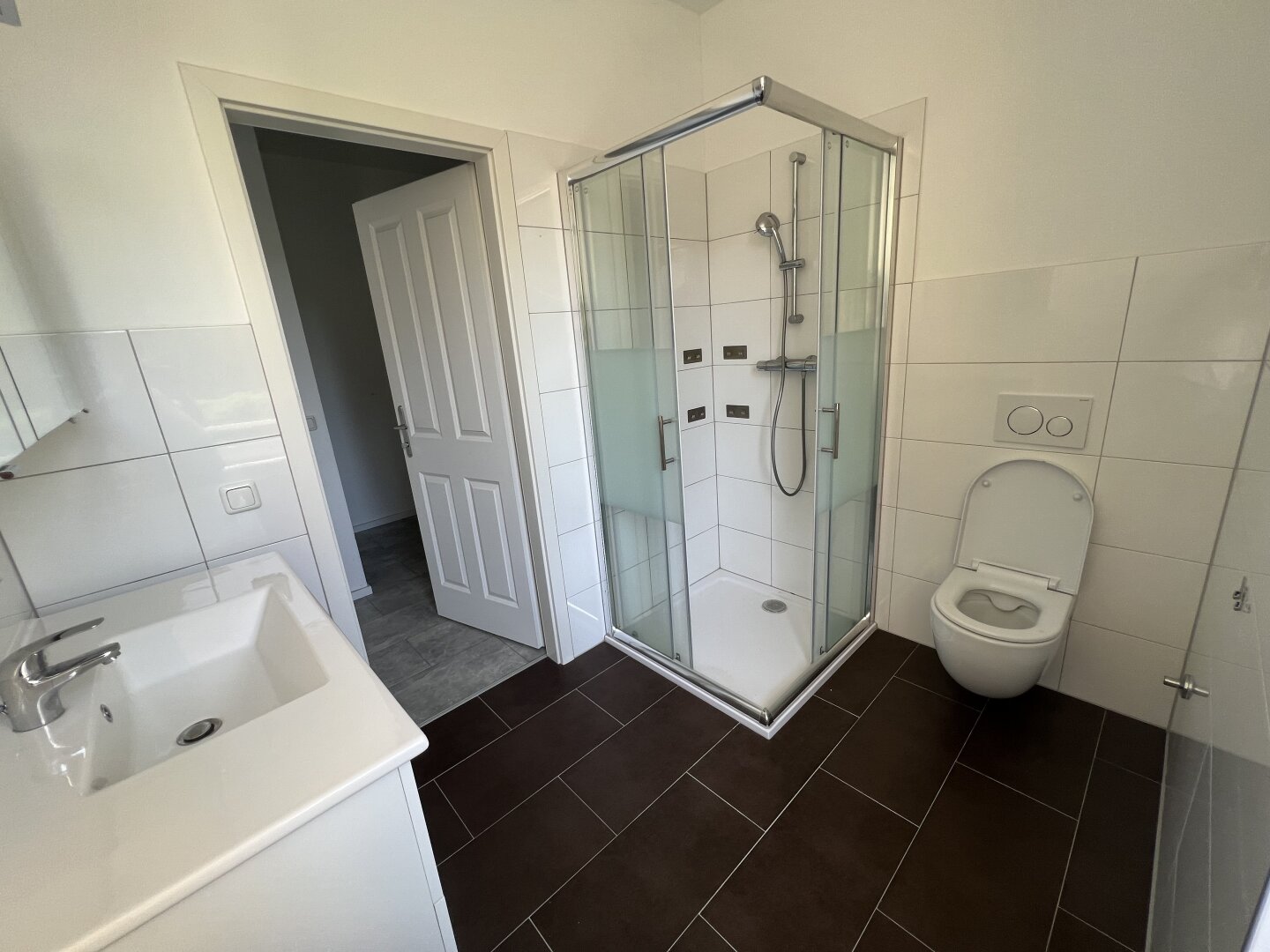 Helle 2,5 Zimmer Wohnung mit Einbauküche und Balkon !