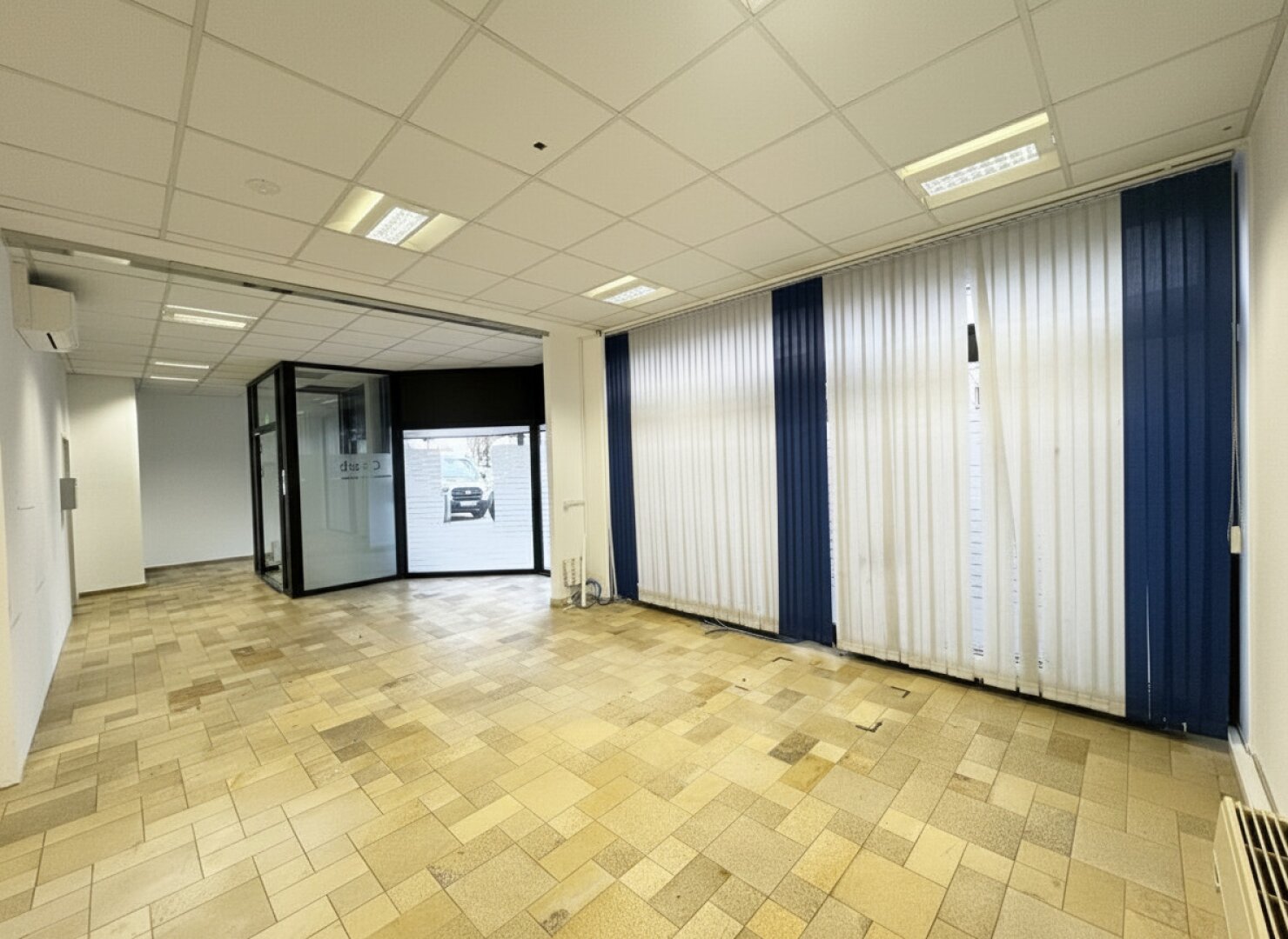 Ebenerdiges Geschäftslokal in Top Lage !